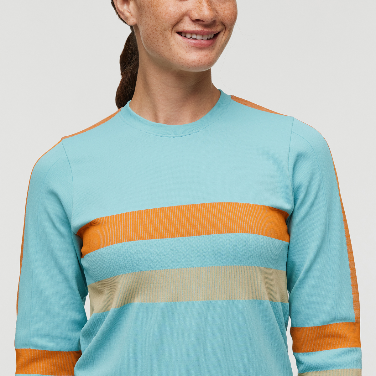 Debajo Seamless Baselayer Crew Women's - Image 10